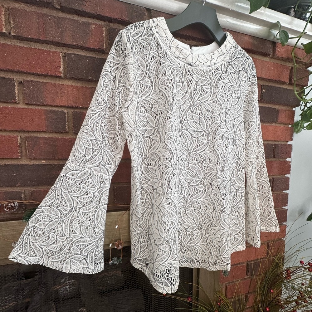 #9)  Ultra pink bell sleeve gorgeous top. Excellent condition.